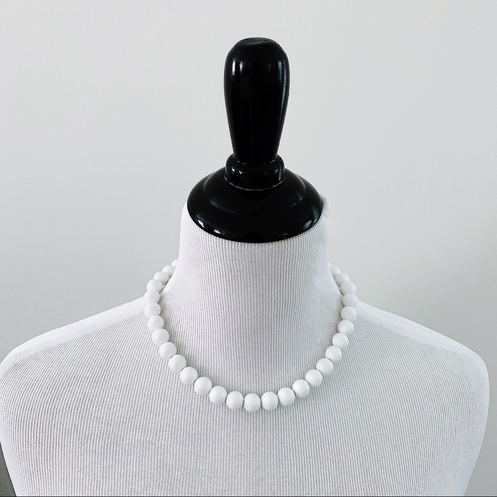 Simple Vintage White Beaded Necklace